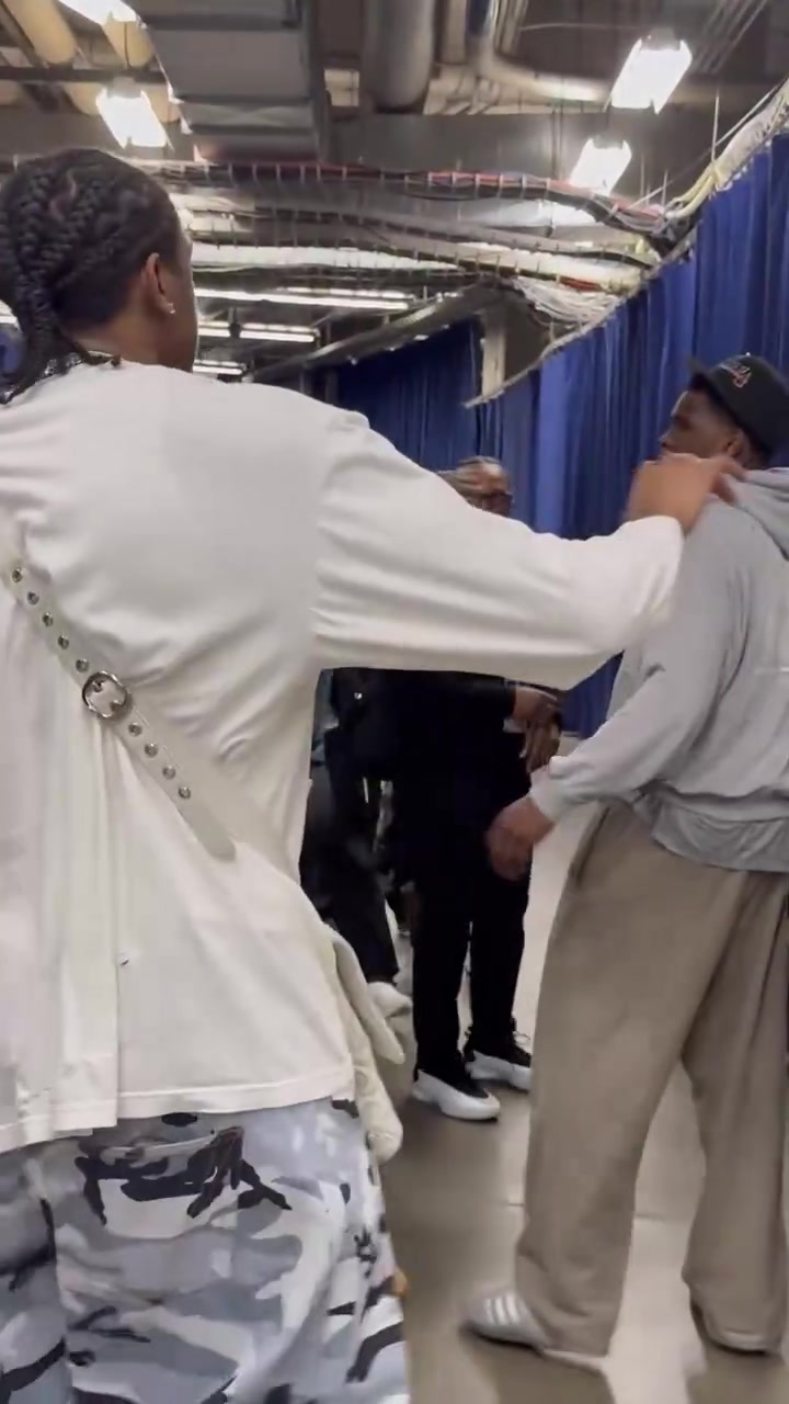 这裤子是什么潮流不守男德SGA赛后与爱德华兹拥抱