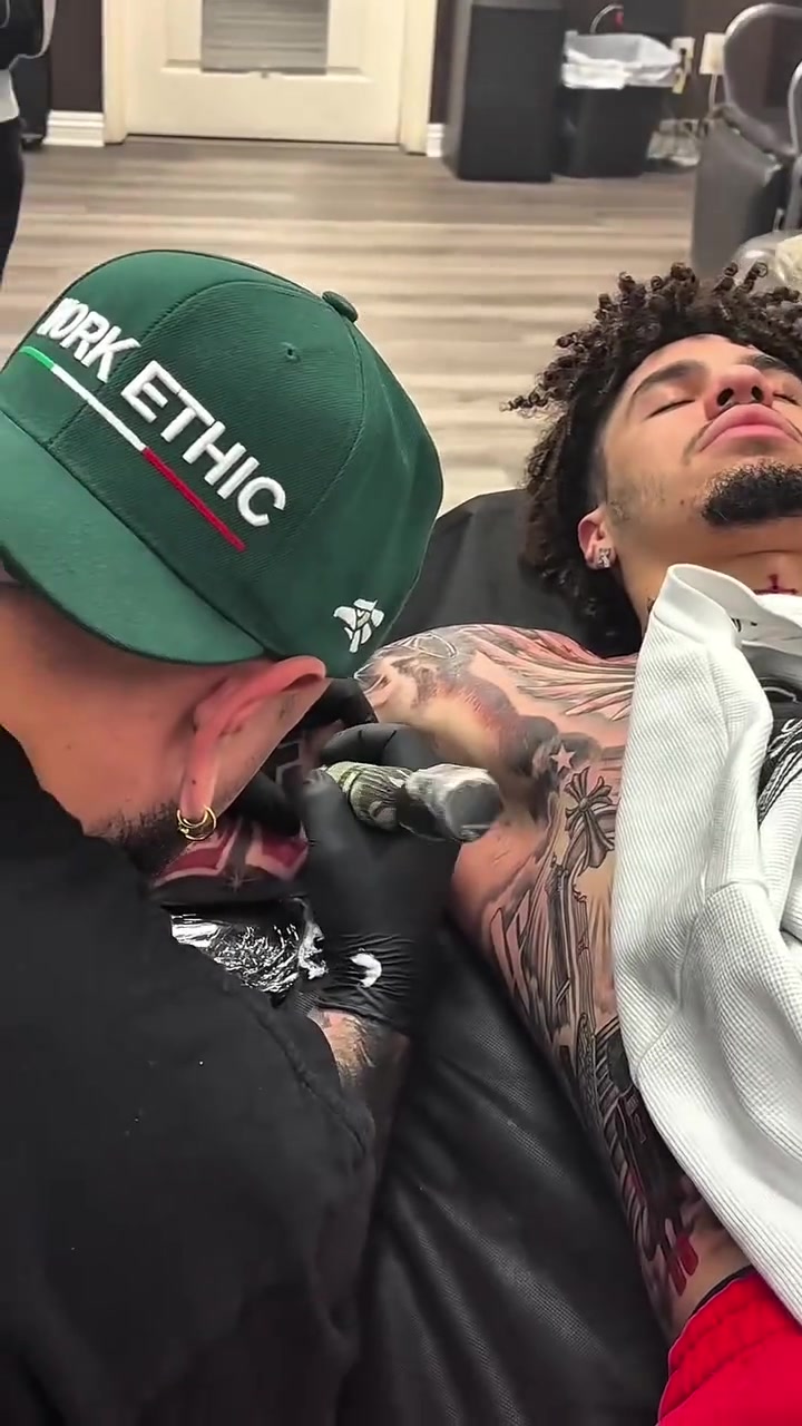 三球休赛期再添新文身