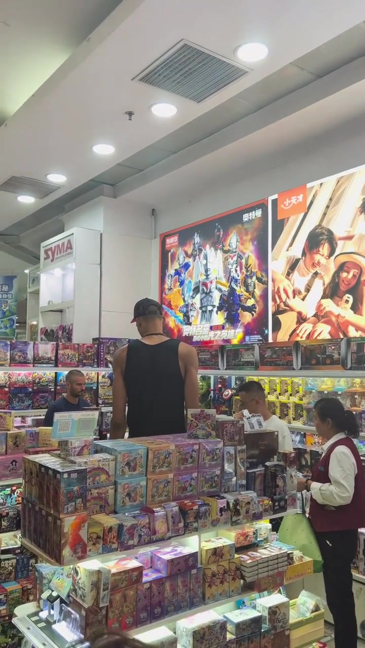 文班亚马又来北京逛商场了