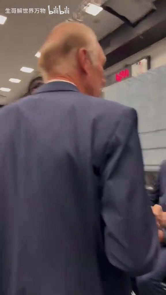 大梦的眼神名场面75大典礼小卡和一众名宿友好互动