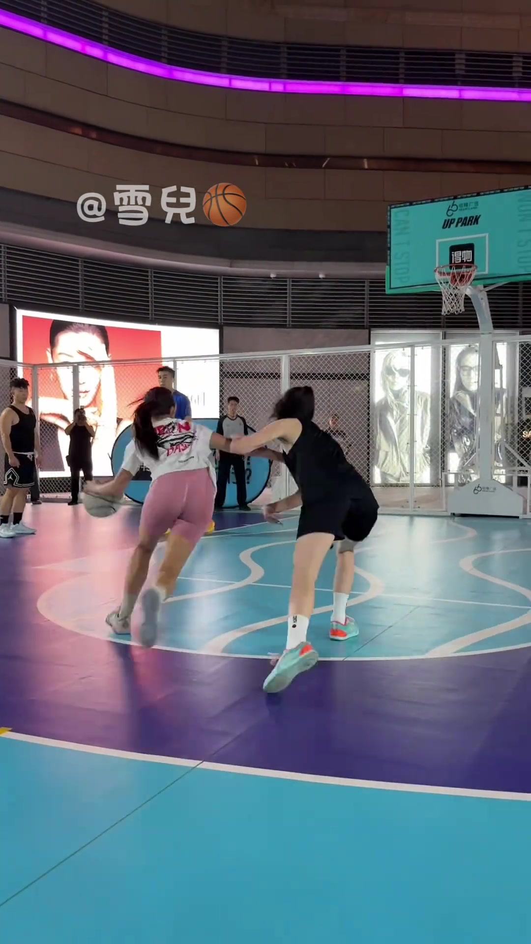 三威胁起手很标准但是最后那球是不是走步了啊