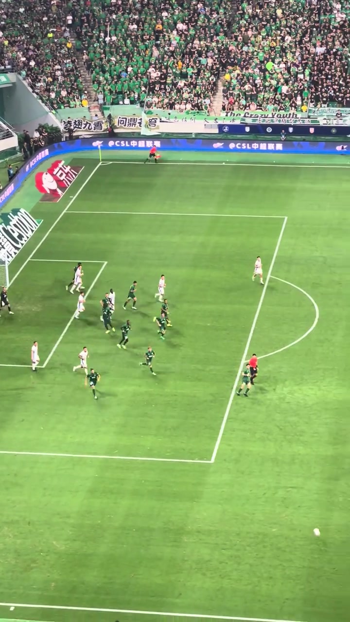 现场实拍申花外援阿苏埃敲山震虎破门工体现场一片哗然