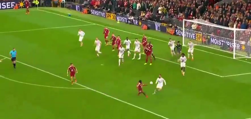 从这段视频可以看出库尼亚的球商和球感都很高