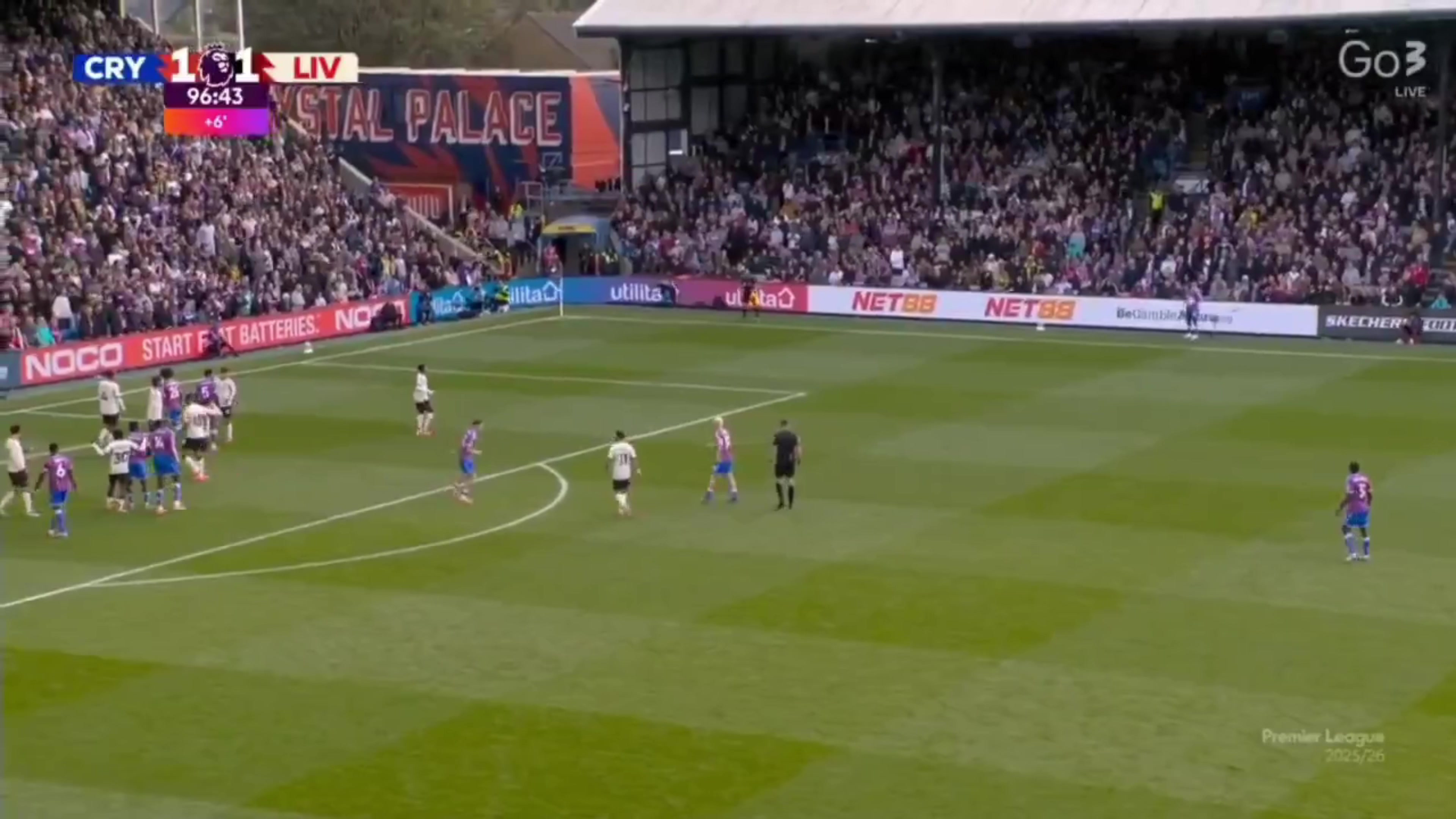 斯洛特在说弗林蓬盯防恩凯提亚不紧疑似想冲出去反击随后遭绝杀