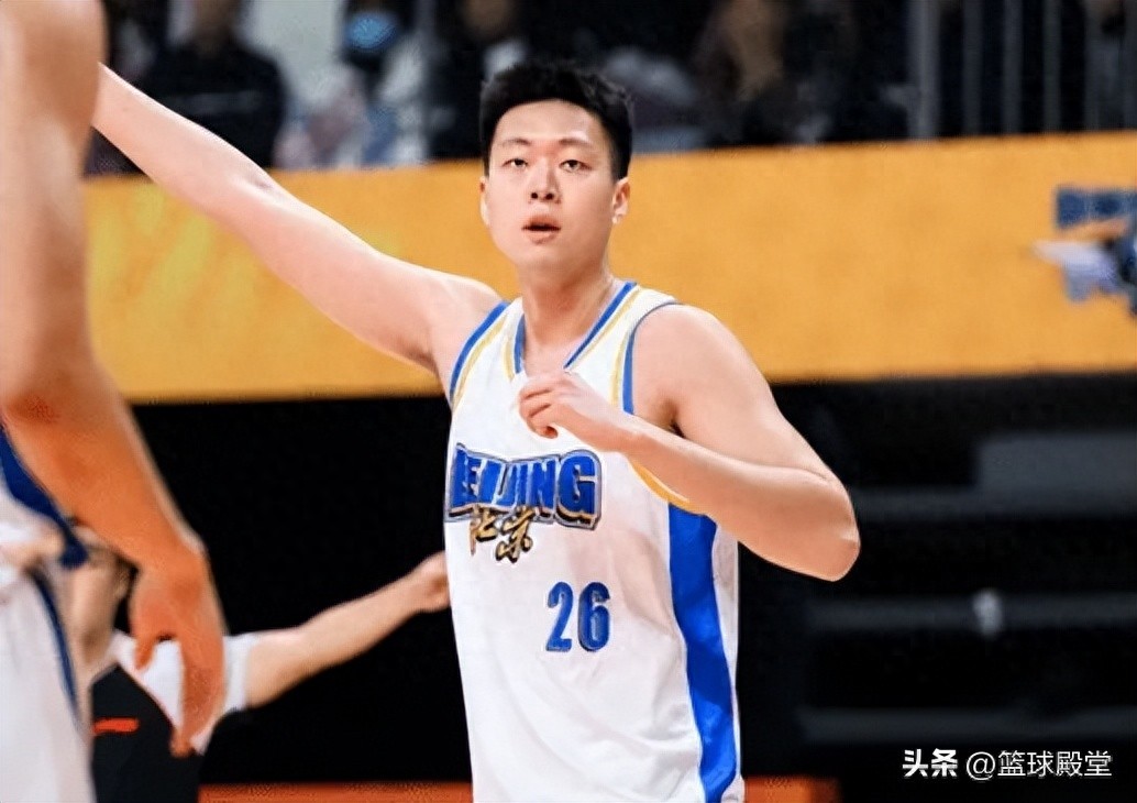 打得比范子铭好!张知垚对广厦暴走,许利民评攻强守弱,可当奇兵