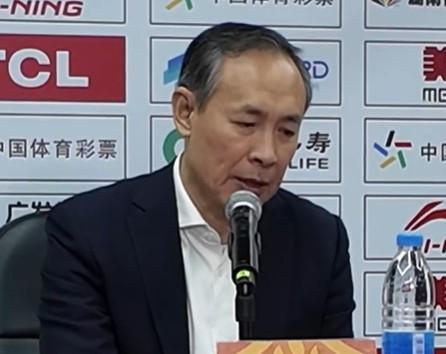 许利民:奥莫特表现不尽如人意;夏天选他因没比他更好的也有小曾原因