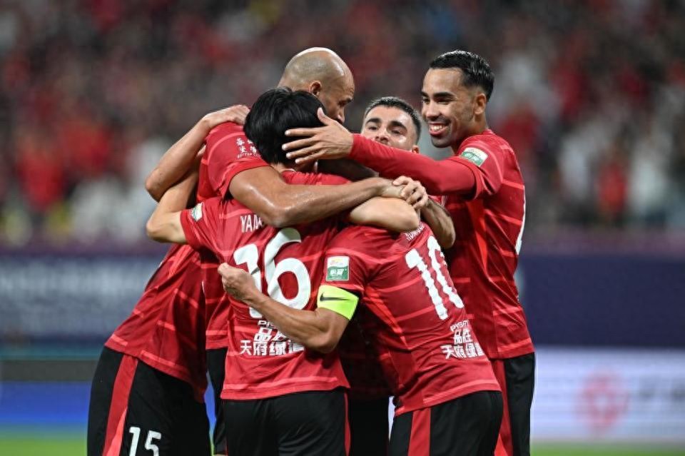 中超最佳阵容揭晓!蓉城3线4人入选,海港申花各2人,本土仅3人