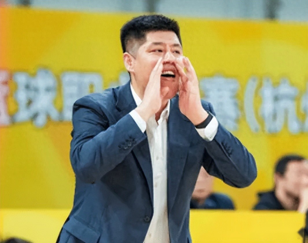 输广厦发布会!潘江直指急躁与过早犯规,刘传兴力挺迪亚洛会回暖