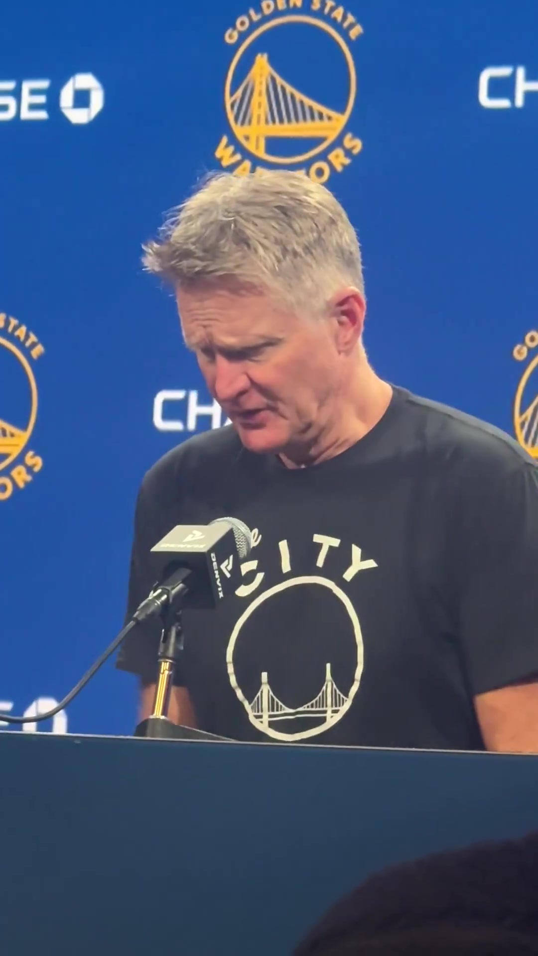 第四节被接连打出反击科尔今晚我们的防守是输球原因