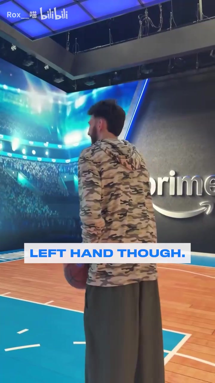 切特和格里芬演播室挑战花式投篮切特左手比右手准