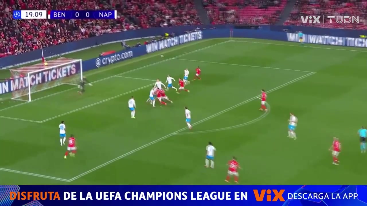 本菲卡1-0领先那不勒斯伊万诺维奇头球摆渡里奥斯垫射破门