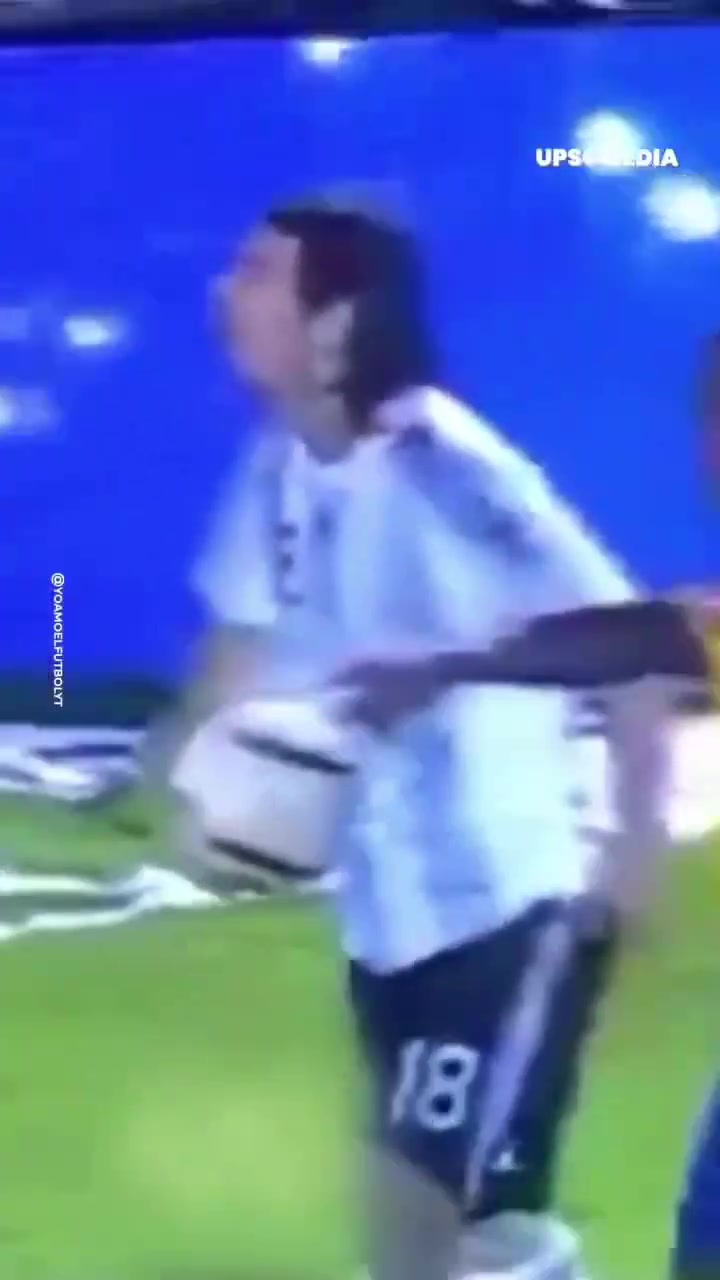 一不留神就被咔咔过掉网友防守球员最大的错误就是扶起梅西